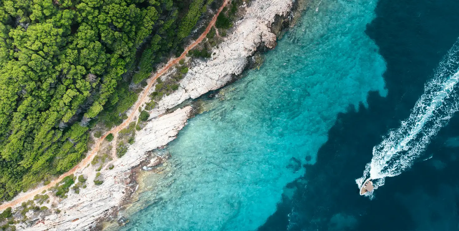 Boat excursions, dolphins, blue caves, and secret bays. Your Adriatic daydream, made real!