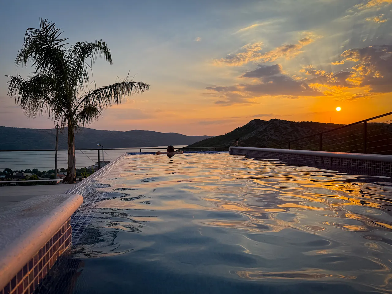 Serenity One – Sunset over the pool