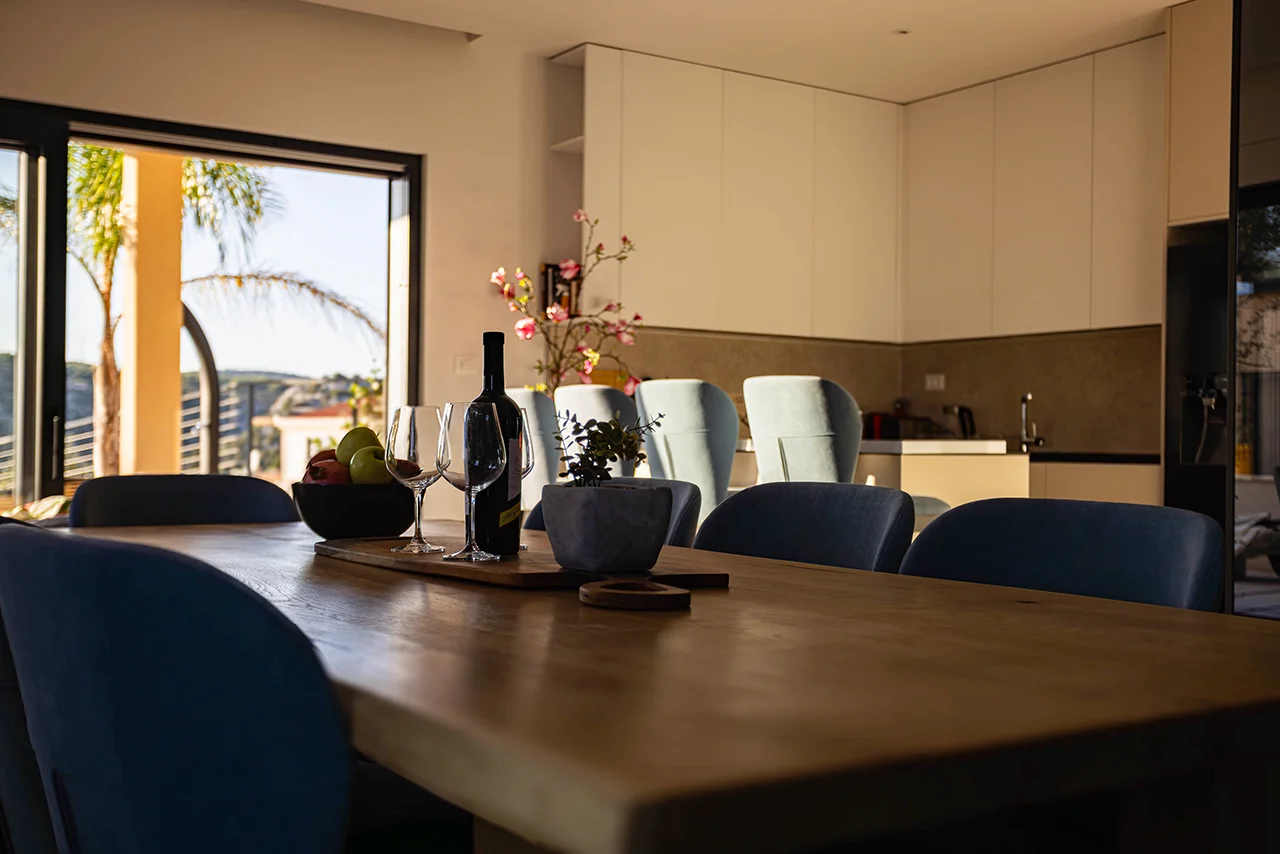 Serenity One – Dining area