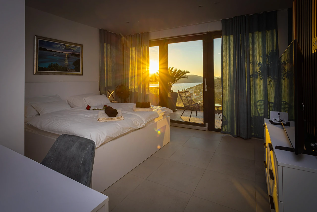 Serenity One – Master bedroom with ensuite bathroom