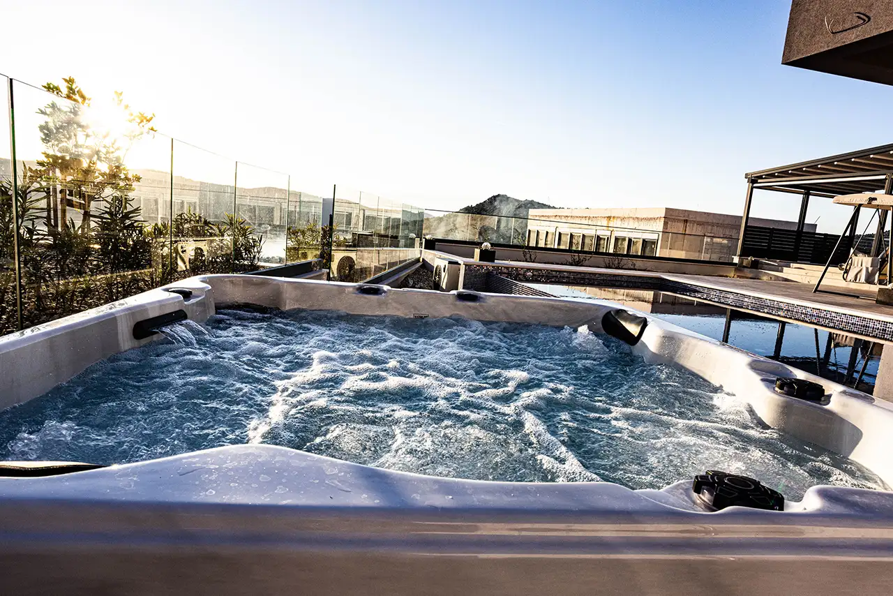 Serenity two – Hot tub by the pool