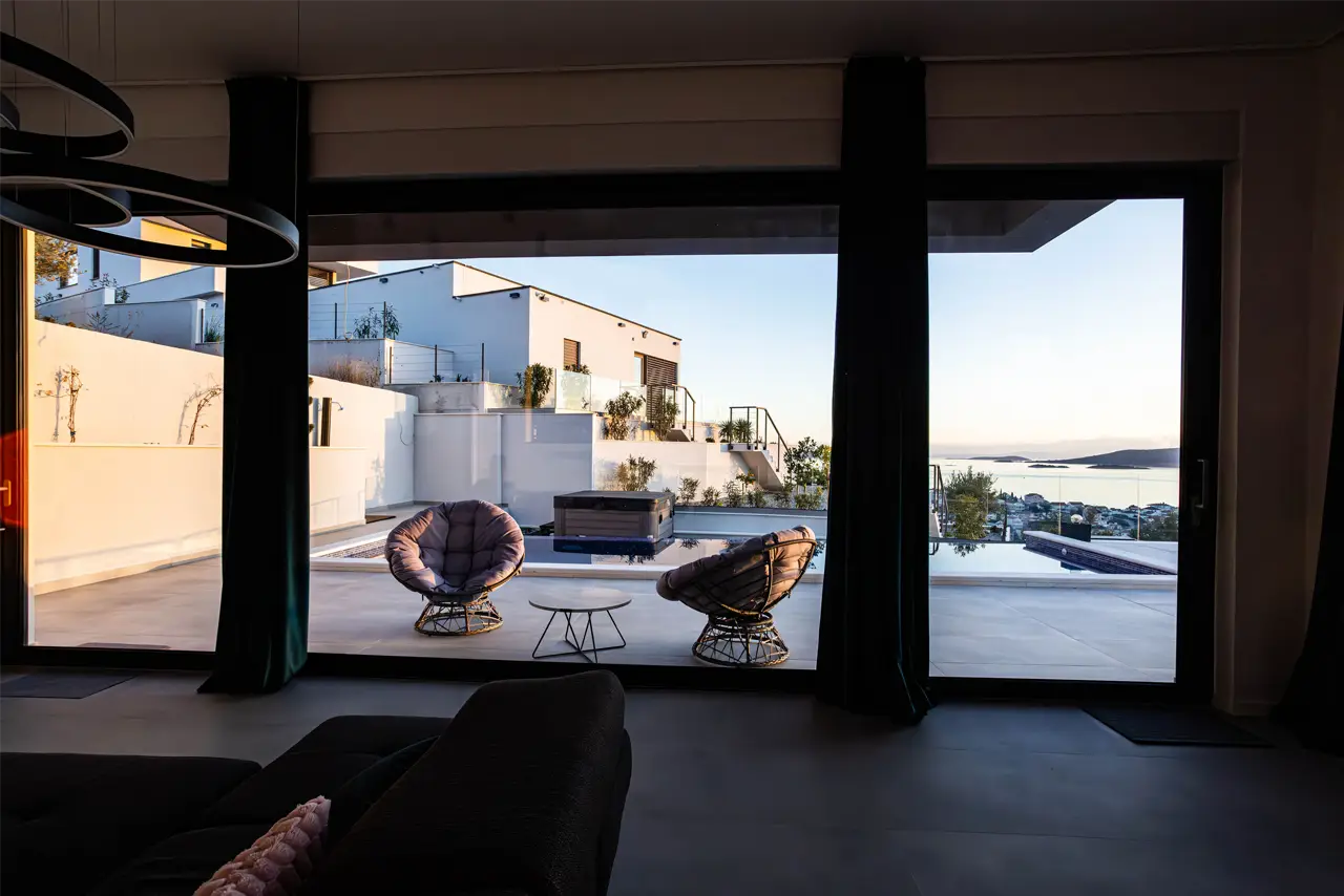 Serenity two – Seating area by the pool